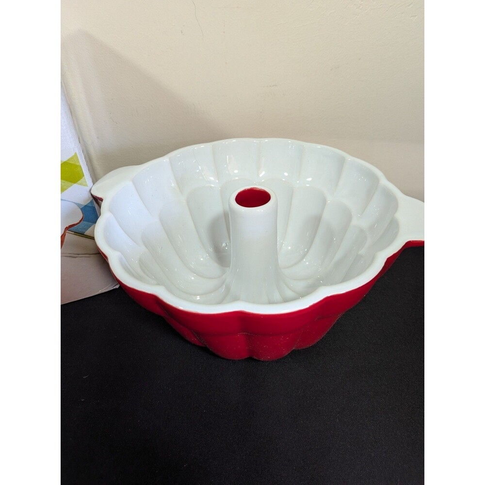Emeril Lagasse 9.5 Inch Bundt Cake Pan Red Stoneware New Never Used Box Wear